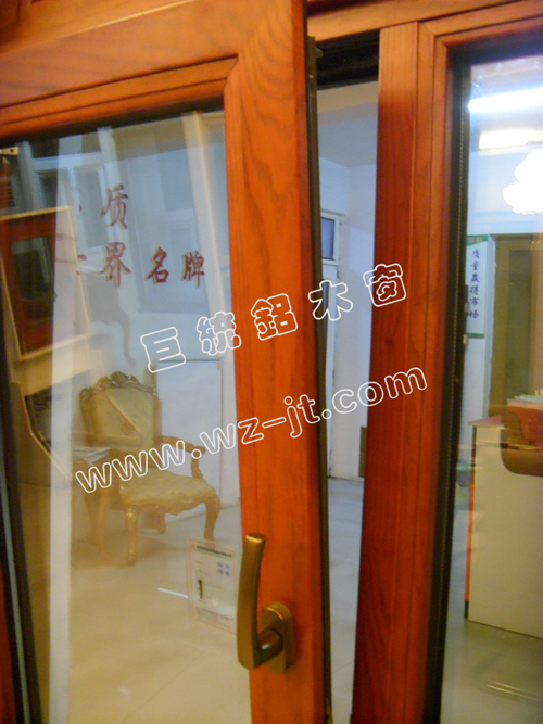 门业图片-木铝复合门窗木包铝内倒窗，环保型门窗，别墅门窗可定做图片
