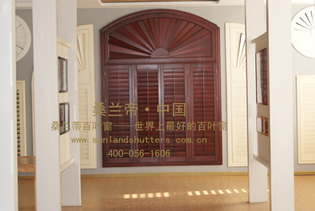 门业图片-百叶窗厂家供应实木百叶门，移门、折叠门、推拉门实木百叶门图片