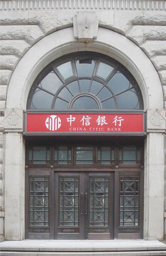 门业图片-铜门订做湖北咸宁地区银行不锈钢镀铜玻璃门根据客户实际尺寸要求图片