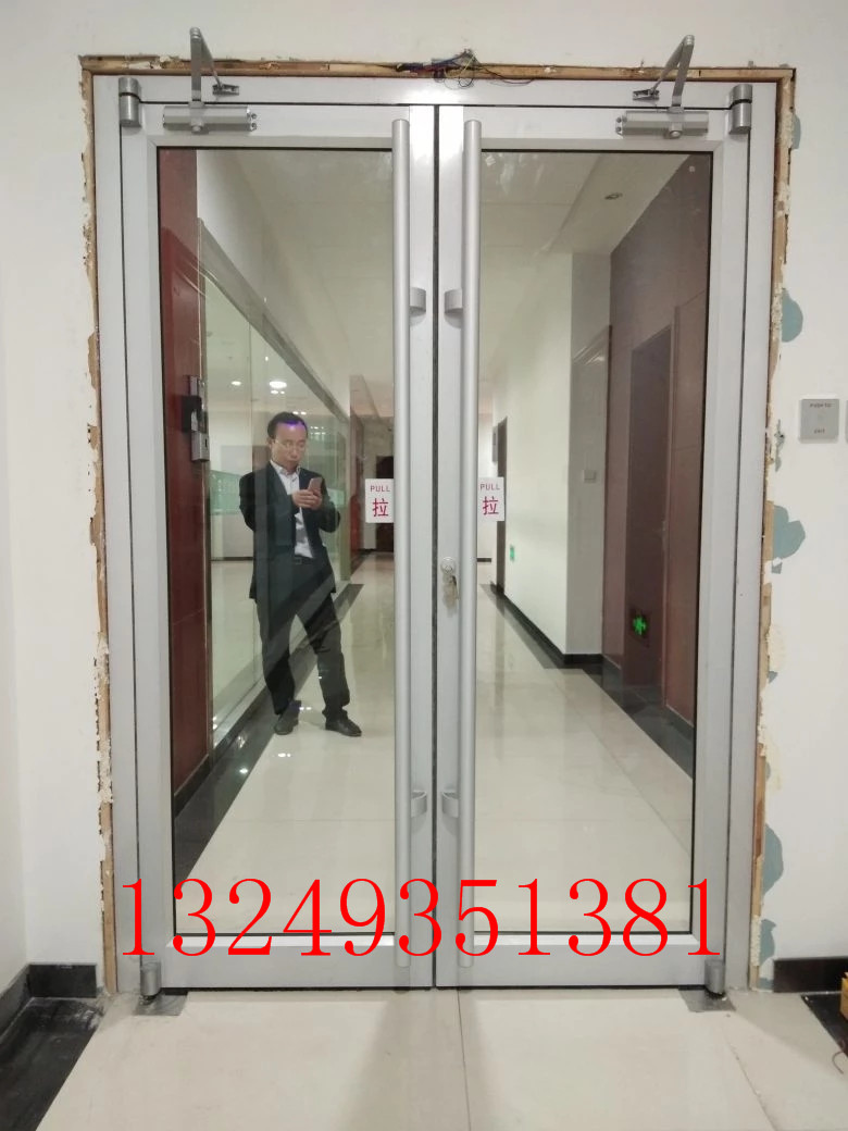 门业图片-肯德基门石家庄电泳白肯德基门 银行楼道肯德基门安装1900*2400图片
