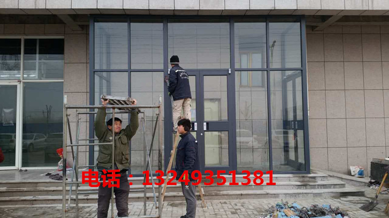 门业图片-肯德基门石家庄灰砂纹门斗肯德基门 安装肯德基门价格 宏远门业1900*2400图片