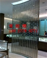 门业图片-别墅会所仿铜镂空铝艺镂空隔断定制可定制图片
