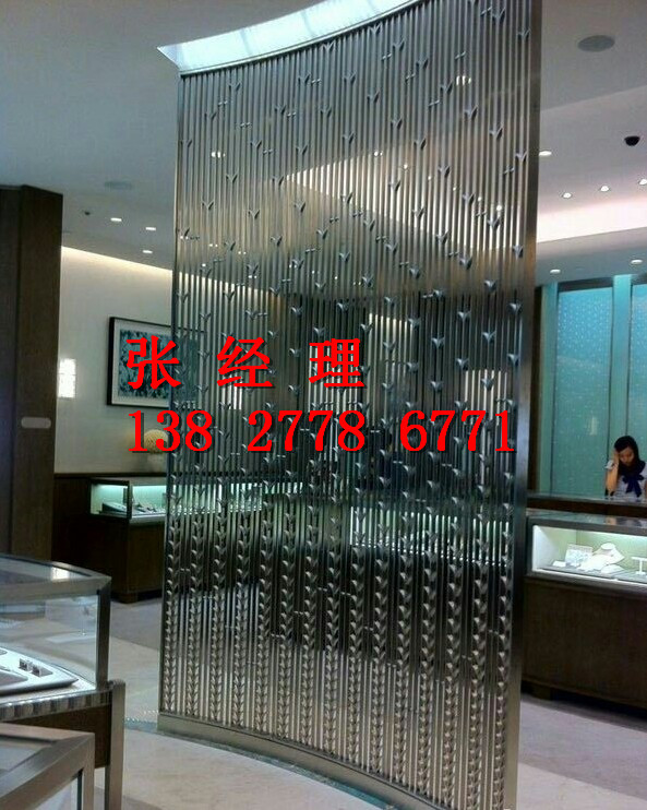 门业图片-不锈钢屏风别墅会所仿铜镂空铝艺镂空隔断定制可定制图片