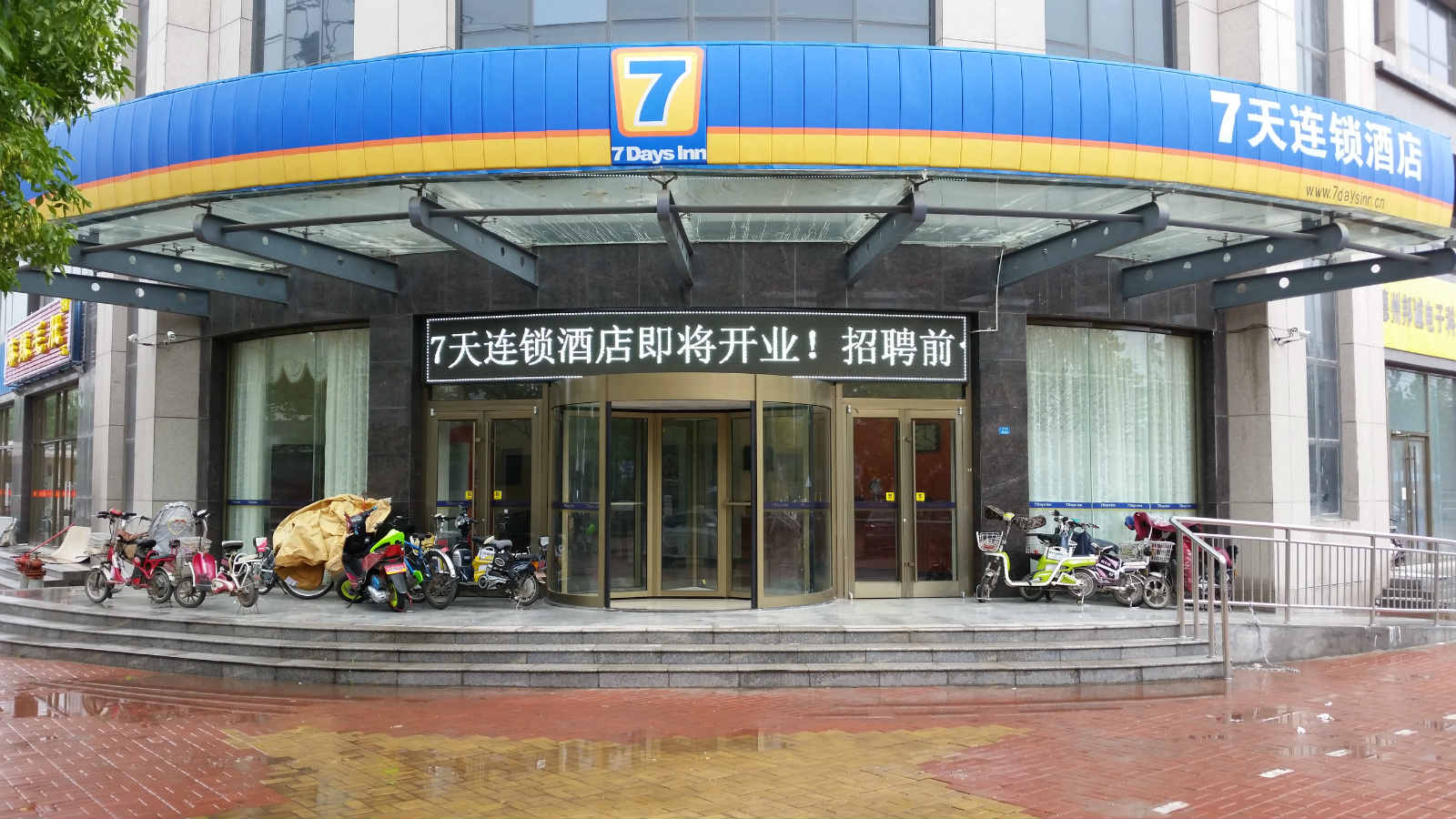 门业图片-旋转门供应沧州旋转门3800*4200图片