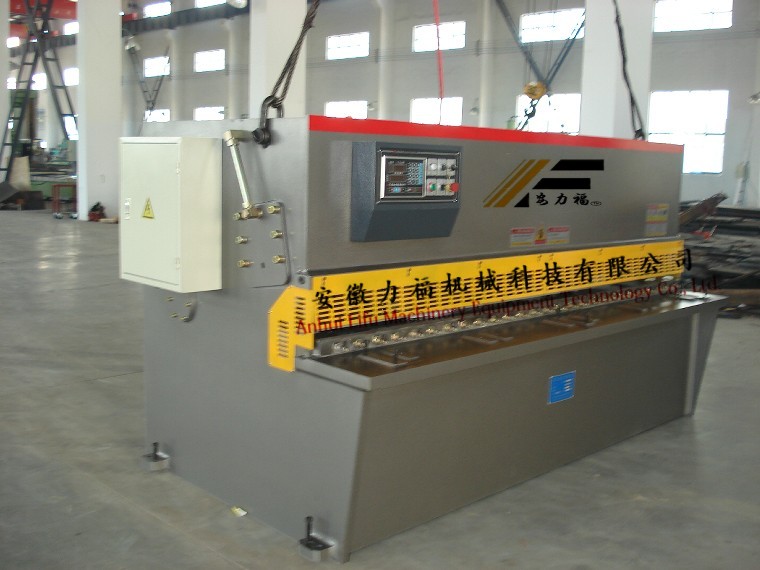 门业图片-剪板机双缸剪板机，QC12Y-4/3200批发剪板机QC12Y图片